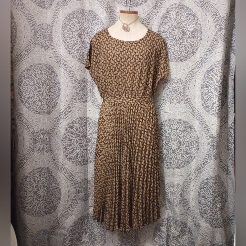 Shein Plus Size A-Line All Over Print Dress with Pleats and Belt Size2XL